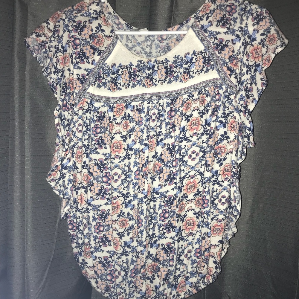 Short sleeve floral shirt.